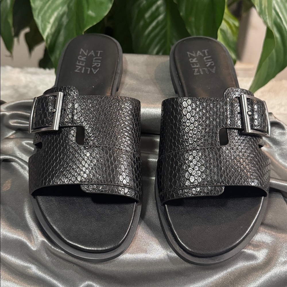 Naturalizer Black Leather Slip On Snake Embossed Design Sandal - Women's 6M
